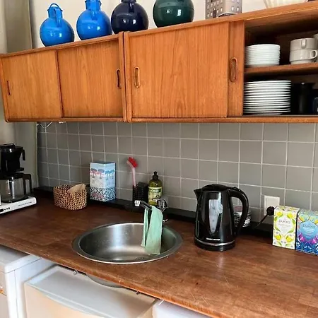 Skonne Vaerelser Med Adgang Til Pejsestue Og Have * Risskov