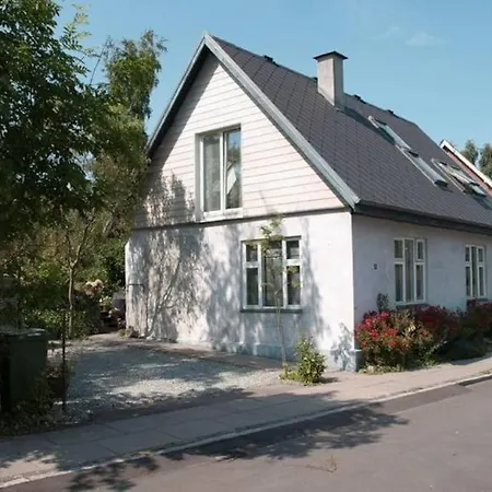 Lejlighed Skonne Vaerelser Med Adgang Til Pejsestue Og Have