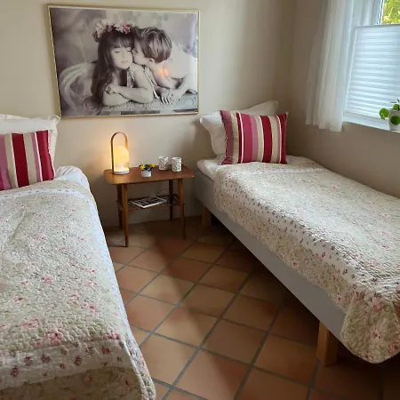 Skonne Vaerelser Med Adgang Til Pejsestue Og Have Apartamento Risskov